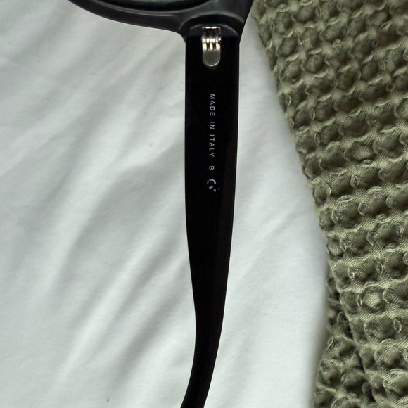 Chanel sunglasses - Picture 3 of 8